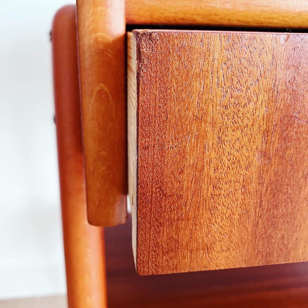 ベッドサイドテーブル　北欧ビンテージ　スウェーデン　スモールチェスト　蚤の市