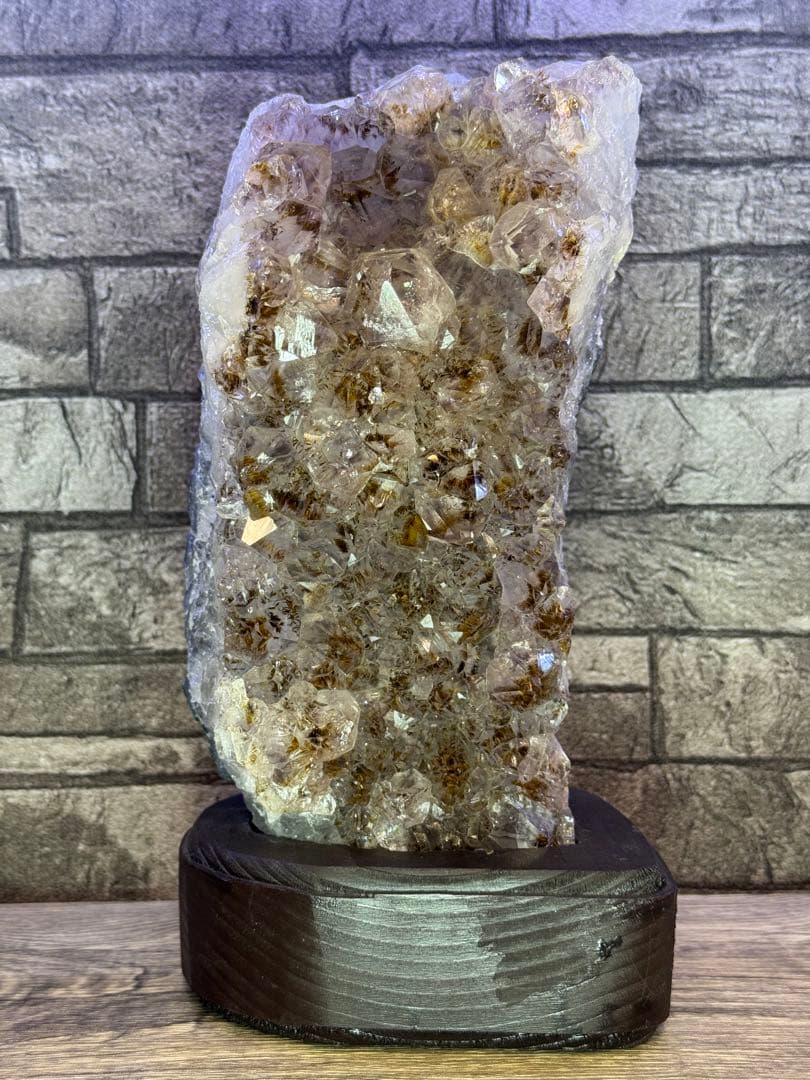 カコクセナイトインアメジスト　クラスター　原石 アメジストドーム