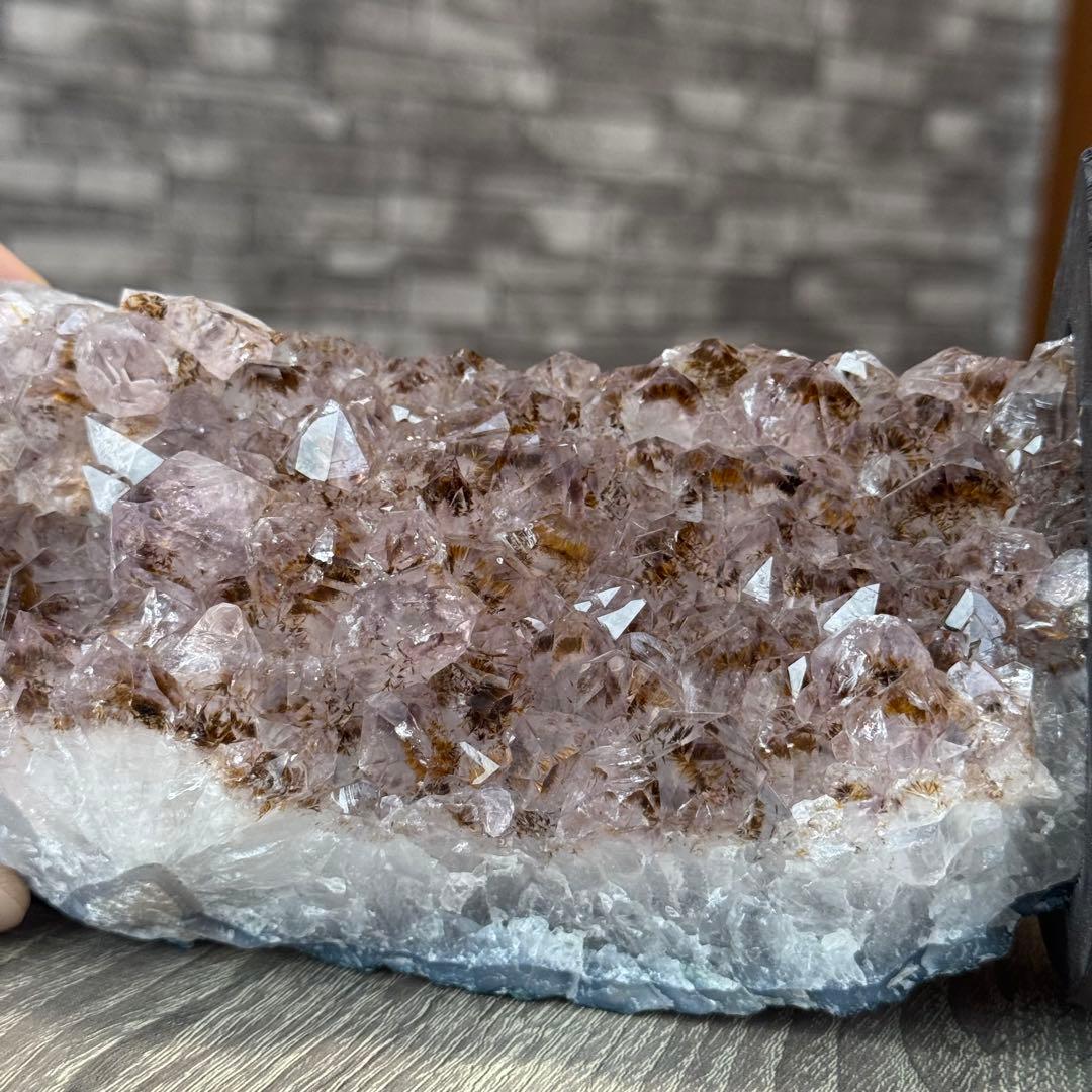 カコクセナイトインアメジスト　クラスター　原石 アメジストドーム