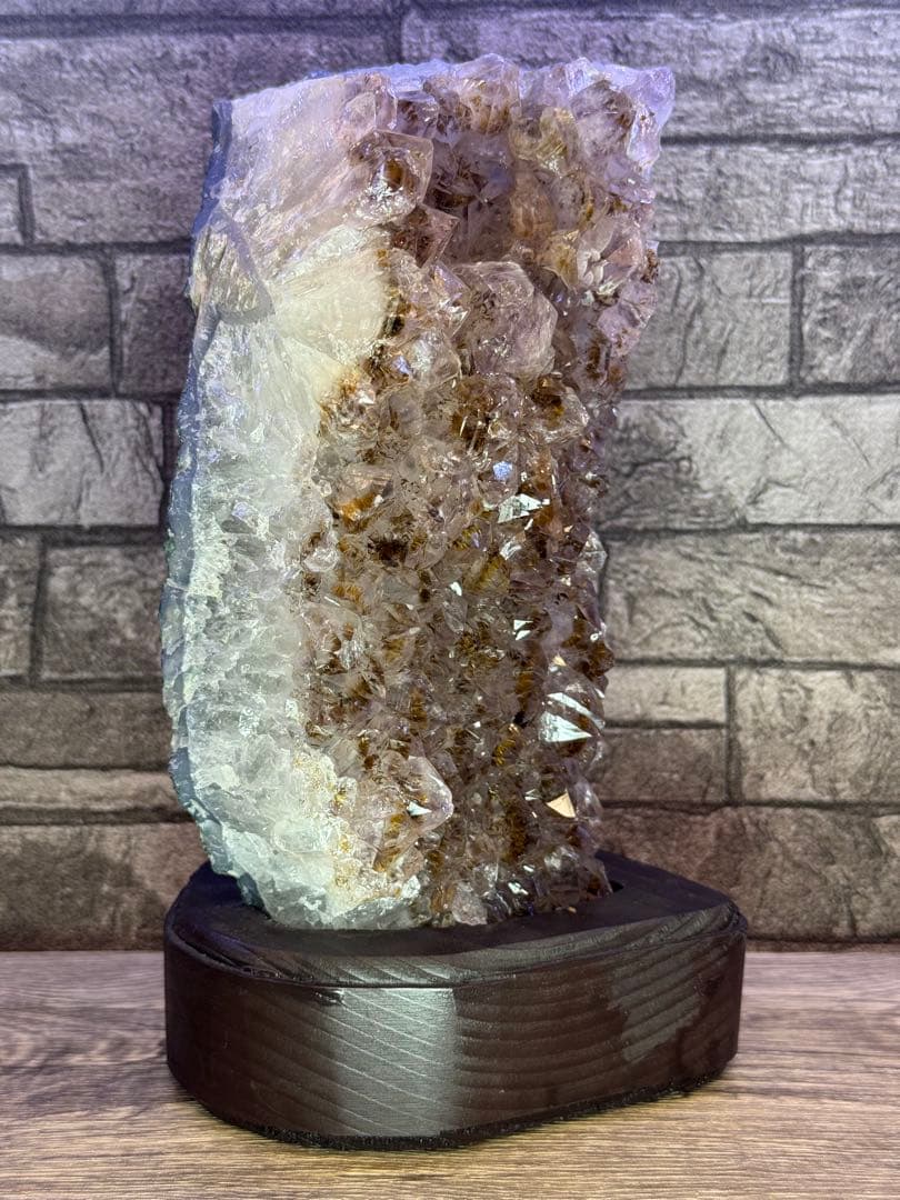 カコクセナイトインアメジスト　クラスター　原石 アメジストドーム