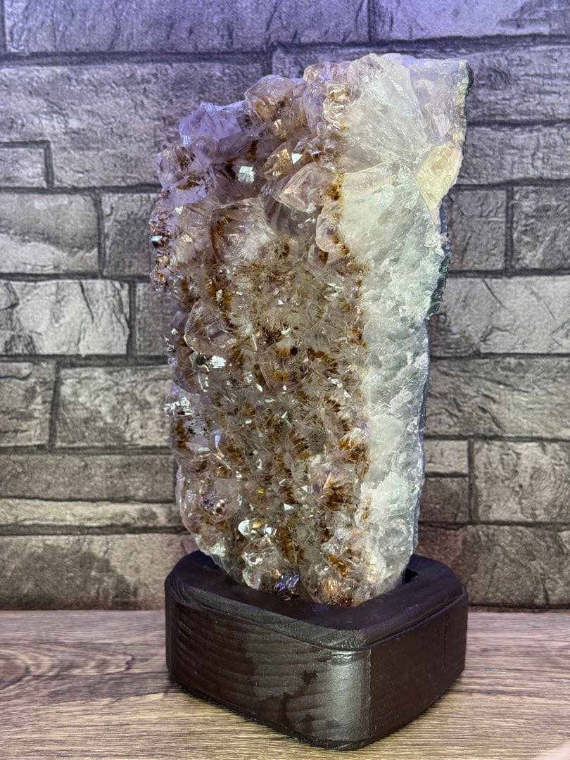 カコクセナイトインアメジスト　クラスター　原石 アメジストドーム