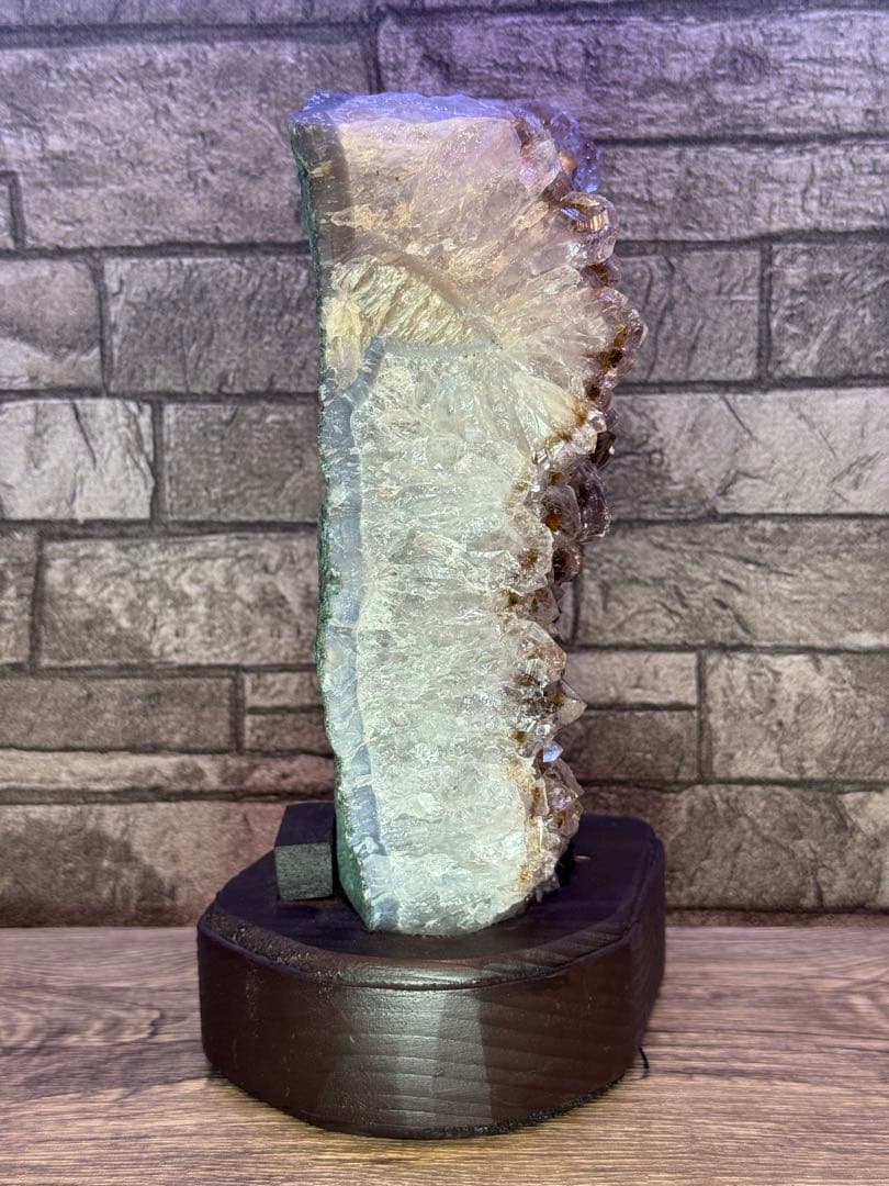 カコクセナイトインアメジスト　クラスター　原石 アメジストドーム