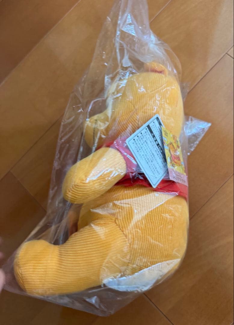 くまのプーさんぬいぐるみM（はちみつ壺バッジ付）くまのプーさん