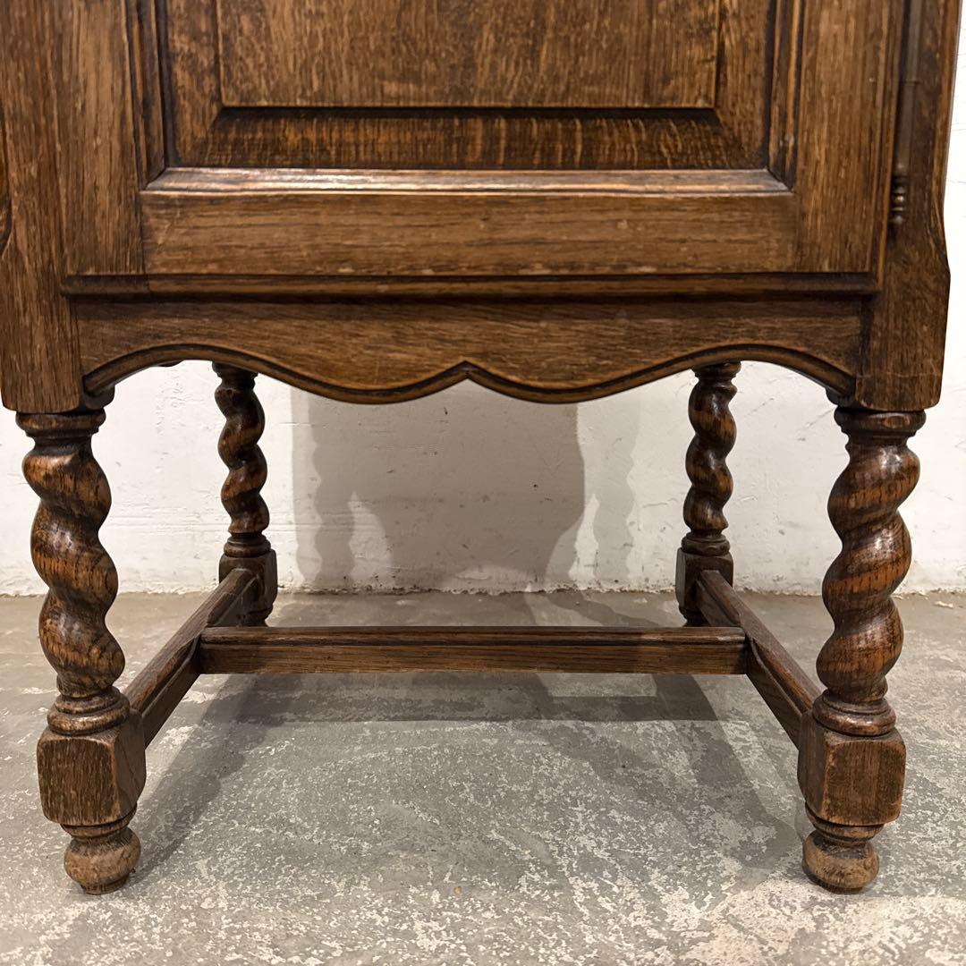 ヴィンテージ　木製サイドテーブル　扉収納付き