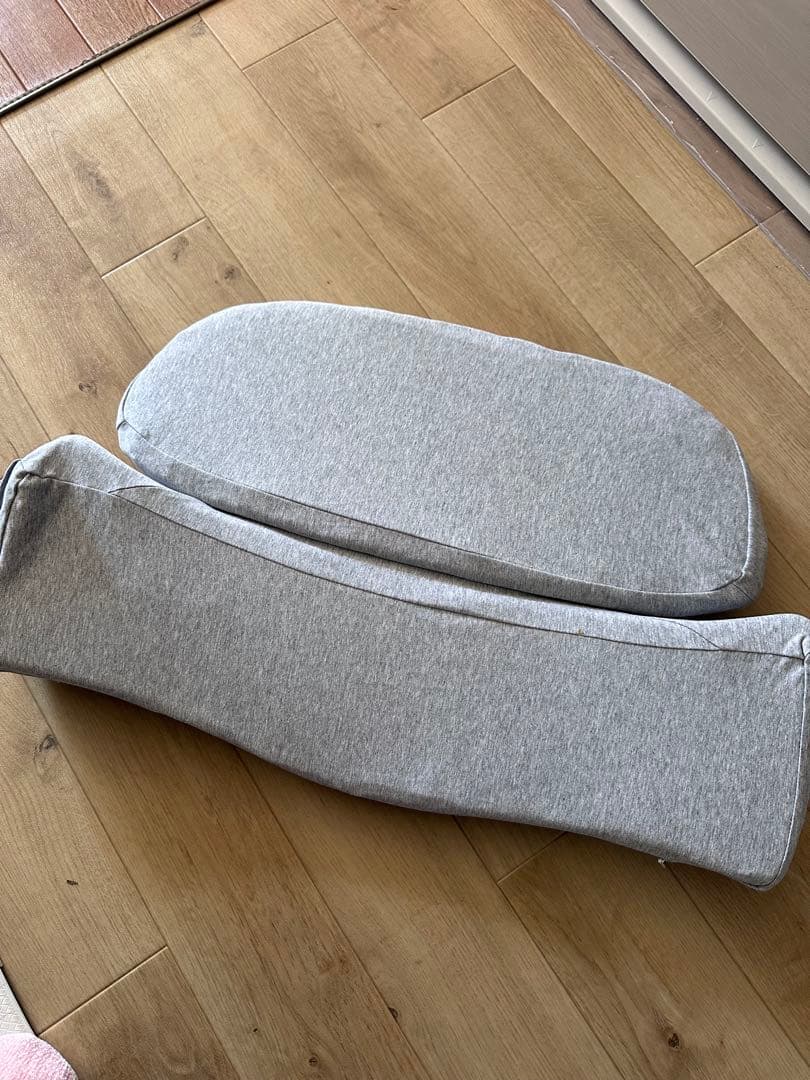 CALQS（カルクス）　首と肩がホッとする枕PLUS カバー付き　ライトグレー