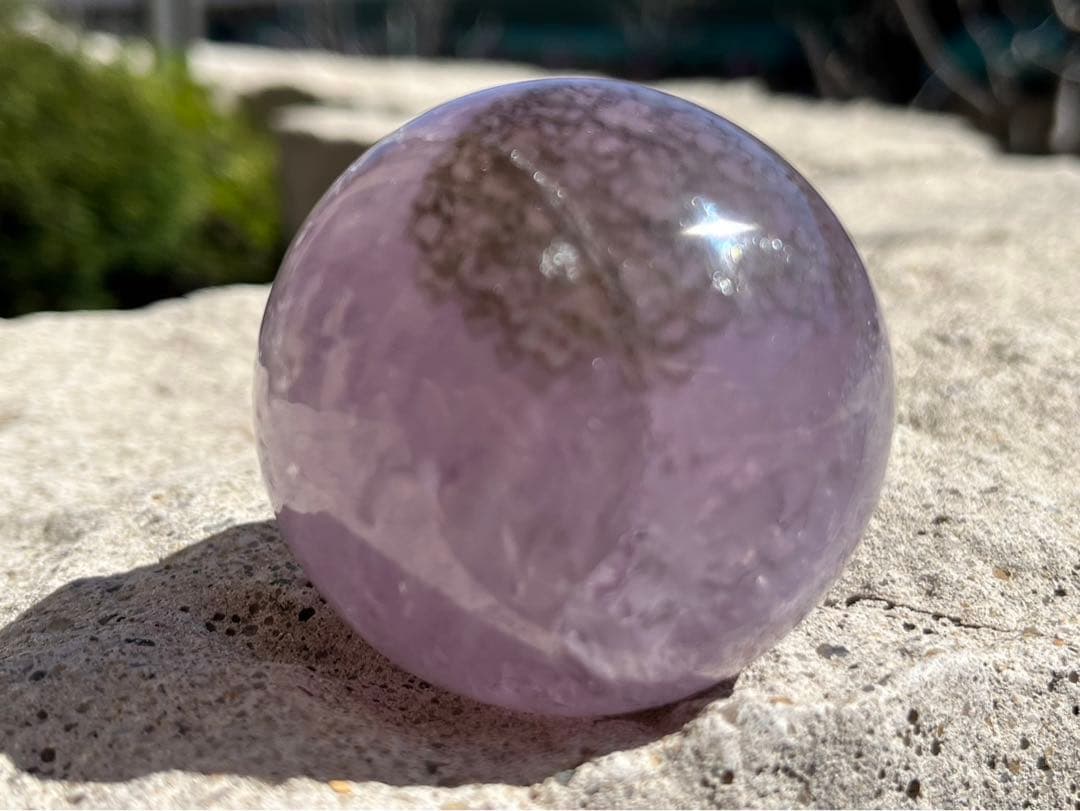 【来福】ウルグアイ産⭐️透明ラベンダーアメジスト笑口⭐️ライト⭐️龍穴⭐️N9⭐️台座付き