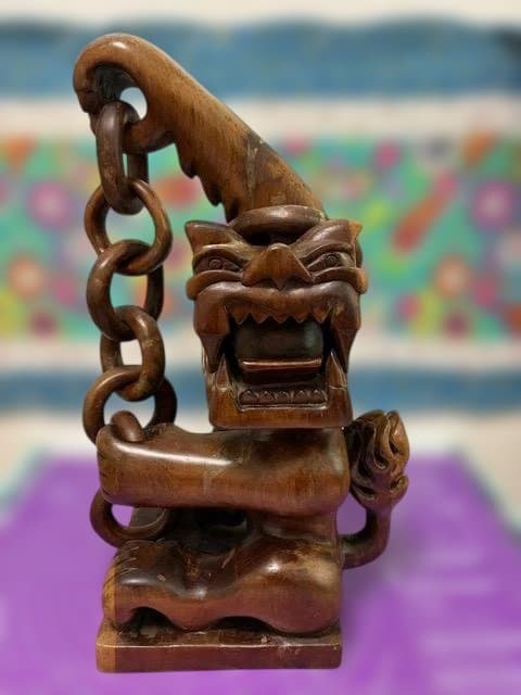 レアな伝統工芸：ハリマオ「虎＝Harimau」の一本彫り彫刻。勇気や強さ