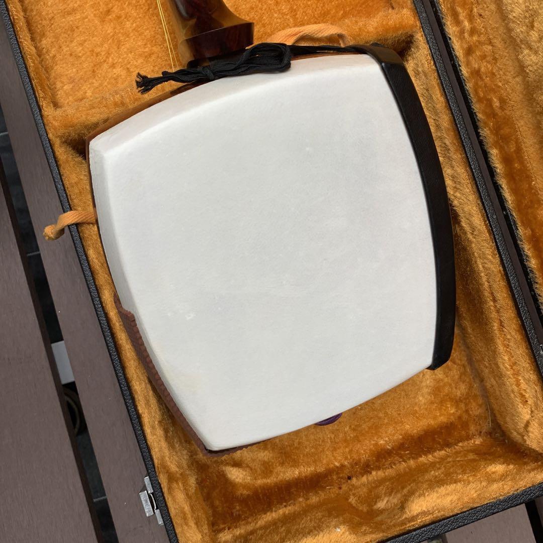 中古☆津軽三味線 紅木 丸打胴 一本樋 中棹 ハードケース付き☆ - メルカリ