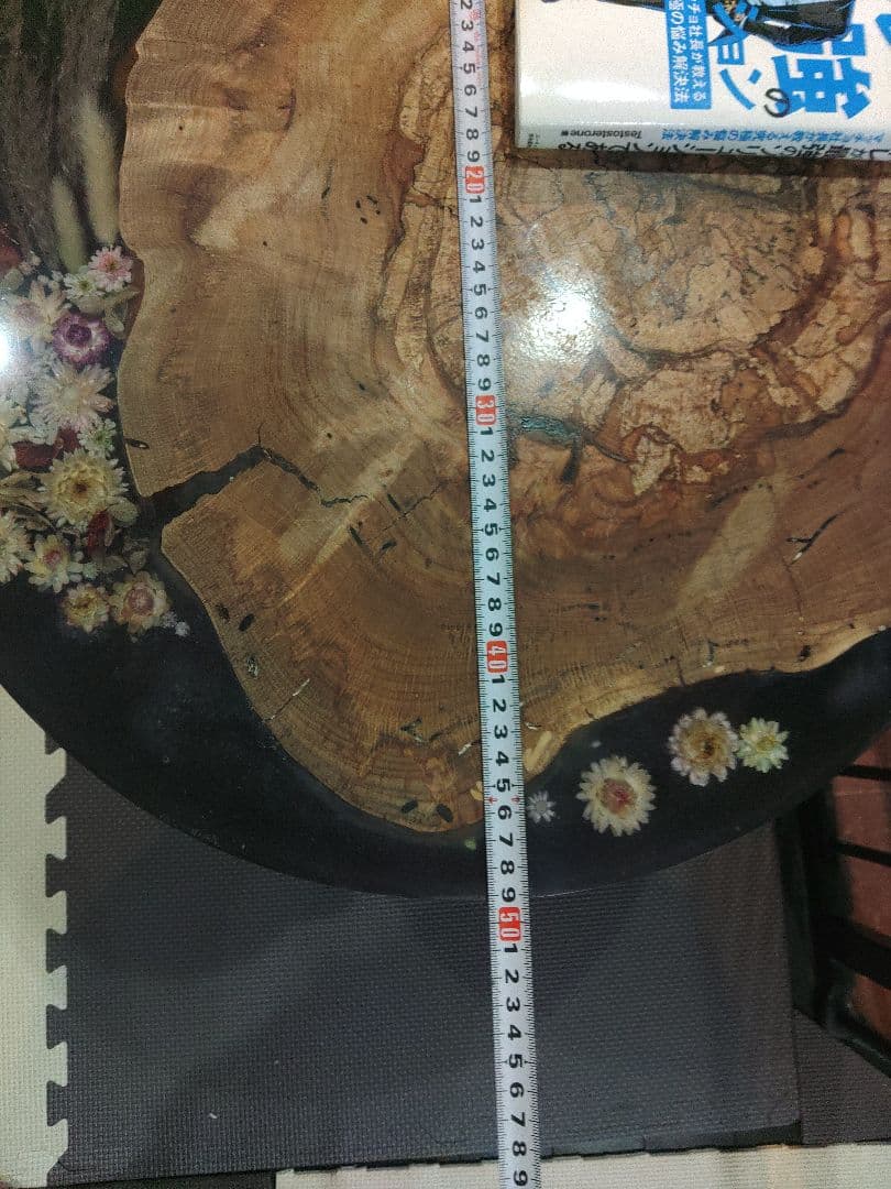 レジンとドライフラワーのローテーブル