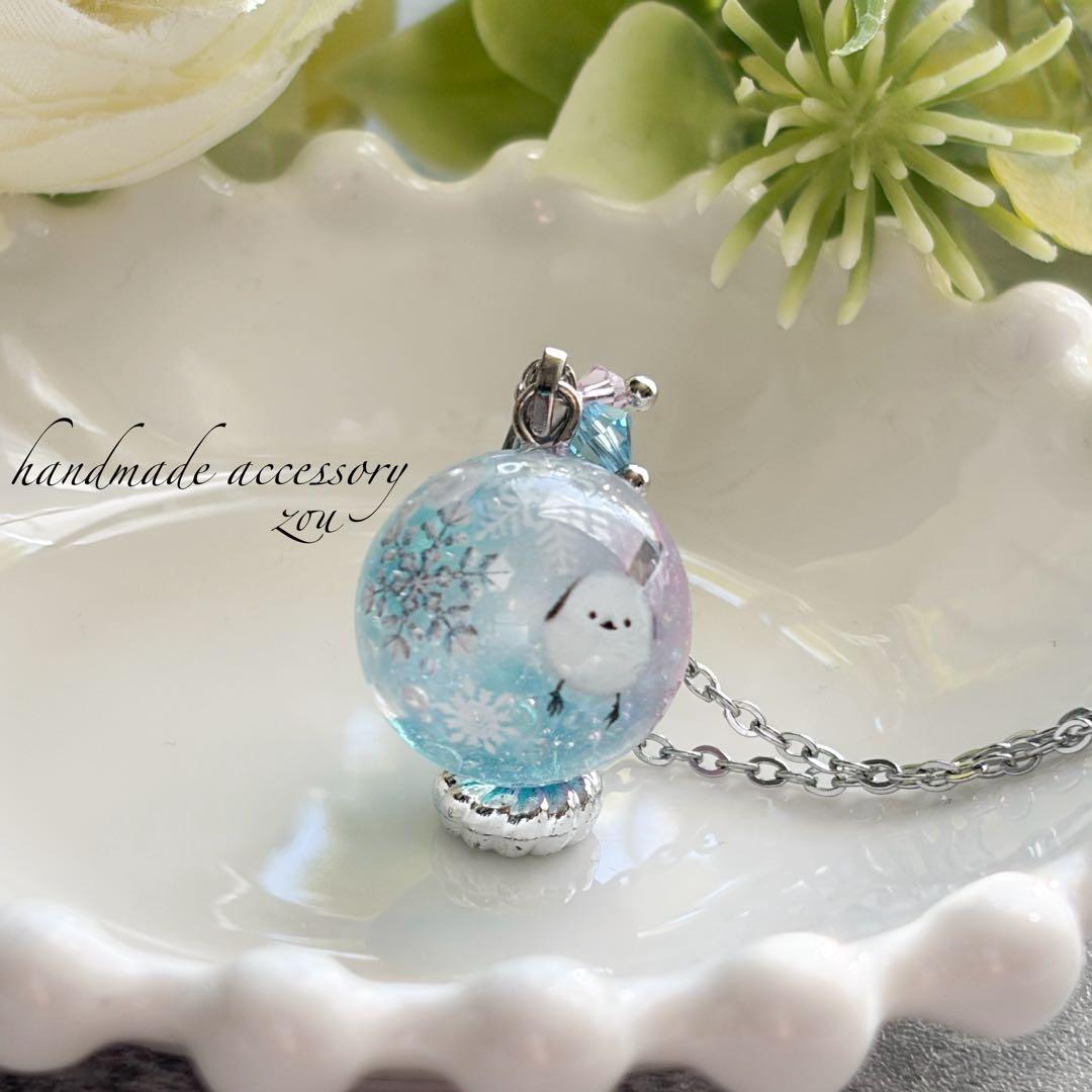 シマエナガと雪の結晶レジンネックレス