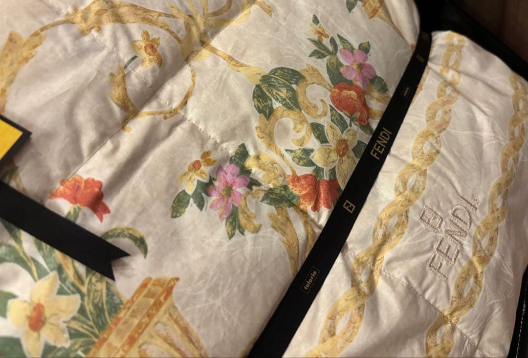 FENDI フェンディ 羽毛肌掛ふとん　サイズ150×210㎝❁.*・゜