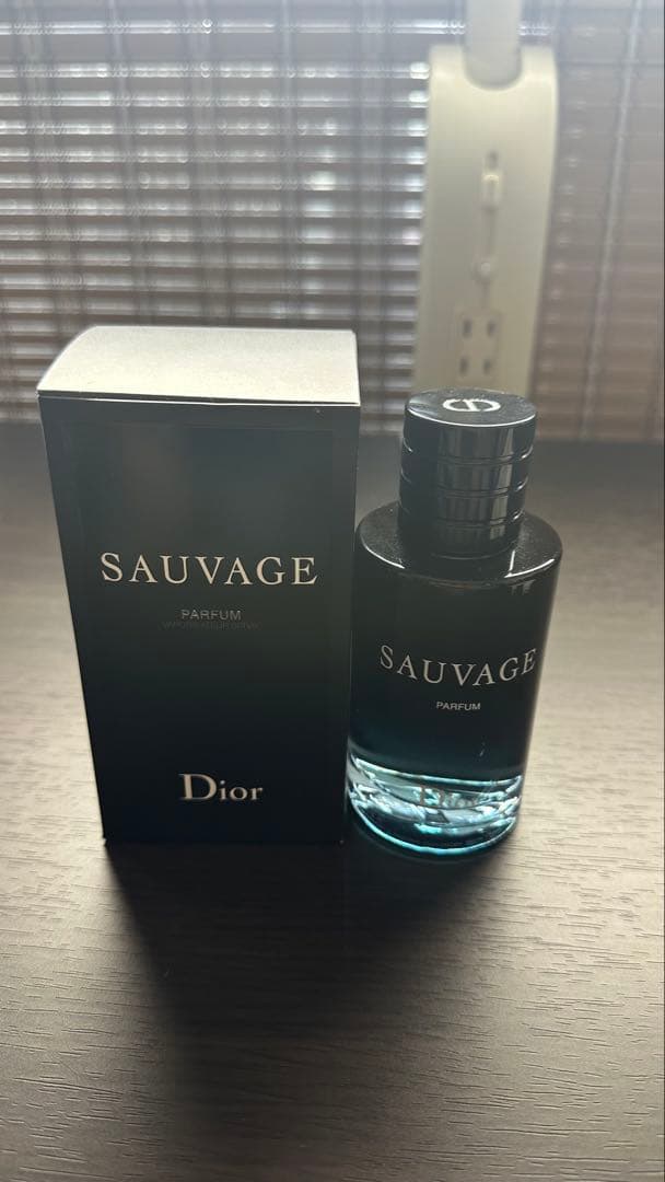 Dior SAUVAGE PARFUM 箱入り
