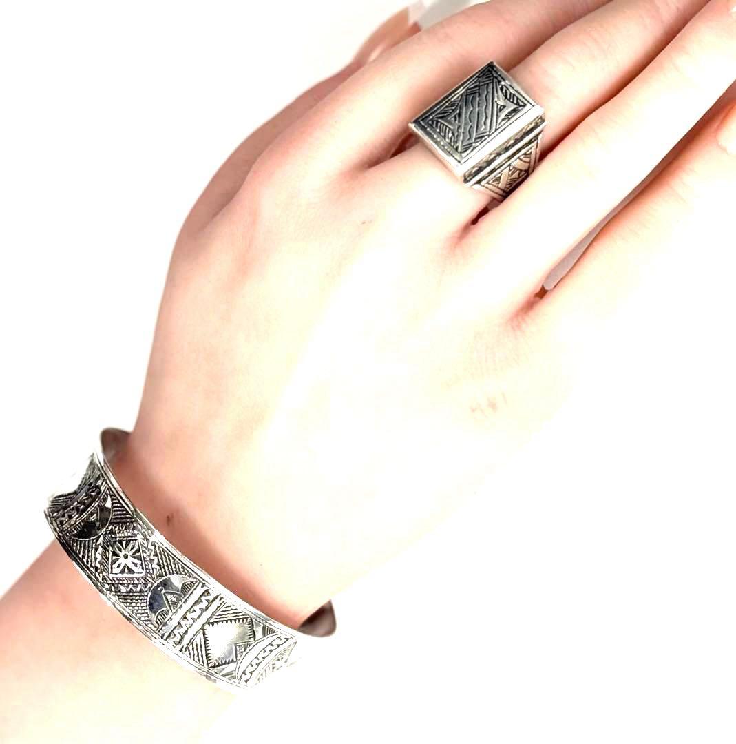 トゥアレグ族　ハンドメイド　シルバーバングル