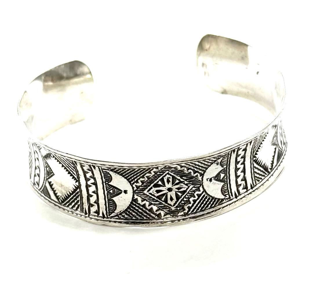 トゥアレグ族　ハンドメイド　シルバーバングル