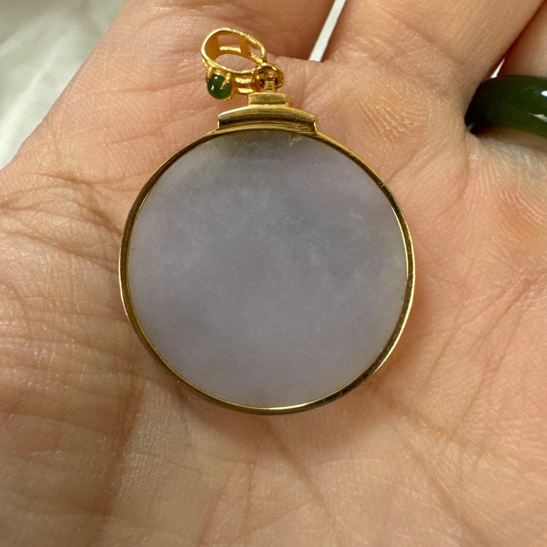 翡翠 金具全て18kペンダント 新品ですが天然石特有の傷欠けあり 値下げ