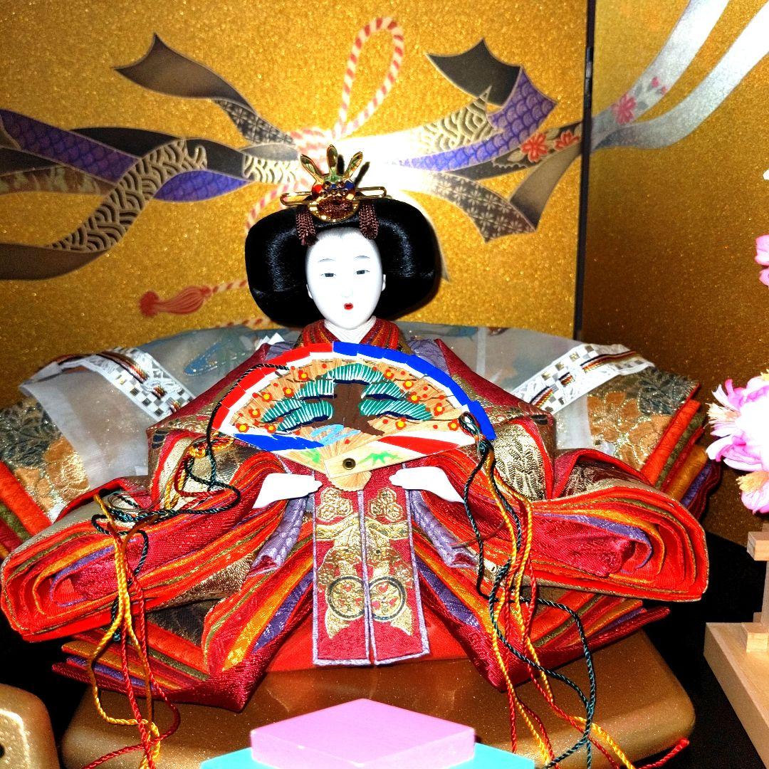 美品　桂由美　伝統的な雛人形 金色の屏風付き　ブランド　ひな人形　高級品