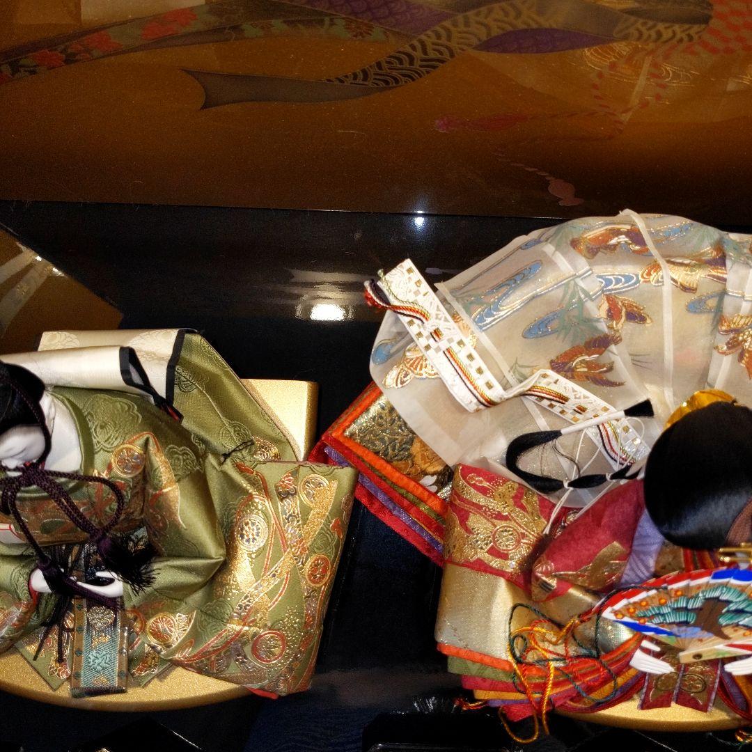 美品　桂由美　伝統的な雛人形 金色の屏風付き　ブランド　ひな人形　高級品