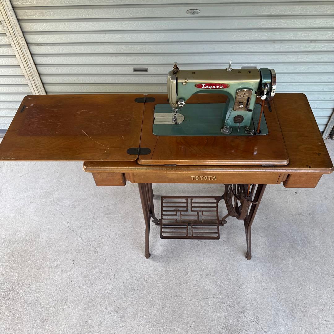 TOYOTA 足踏みミシン アンティーク ミシン 鉄脚 昭和レトロ - メルカリ