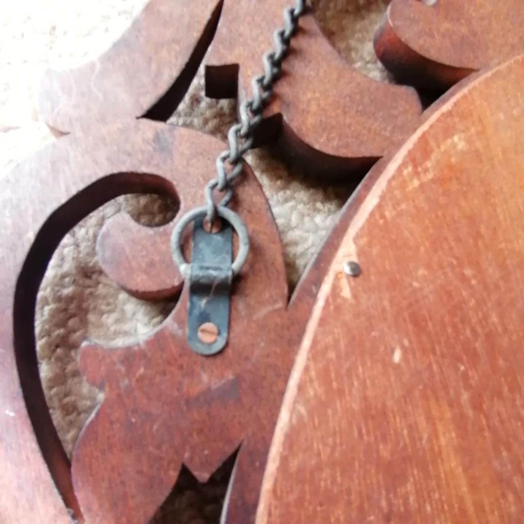 壁掛けミラー　面取り加工　木製枠　浮き彫り　アンティーク彫刻　アラベスク　楕円