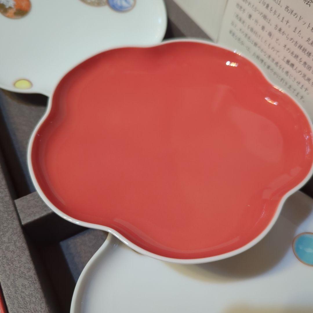 深川製磁・トリプレット（3枚揃えのお皿）花弁型皿3枚・元箱入）「ふたり+ONE」