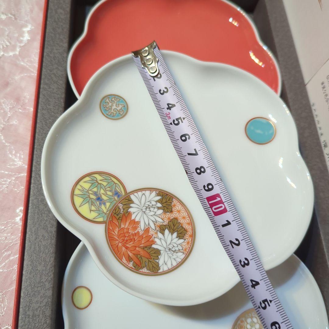 深川製磁・トリプレット（3枚揃えのお皿）花弁型皿3枚・元箱入）「ふたり+ONE」