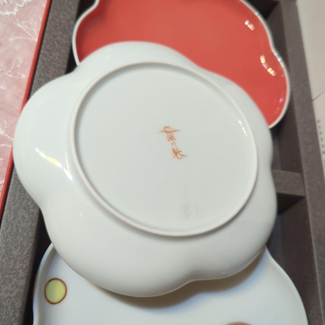 深川製磁・トリプレット（3枚揃えのお皿）花弁型皿3枚・元箱入）「ふたり+ONE」