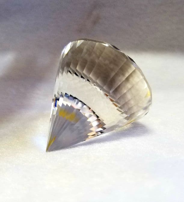 水晶　ブリリアントカット　ダイヤモンド