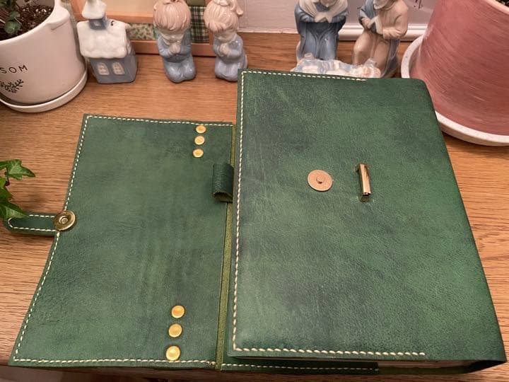 【手縫】本革ハンドメイド受注見本　キリスト新改訳聖書カバー／ブックカバー