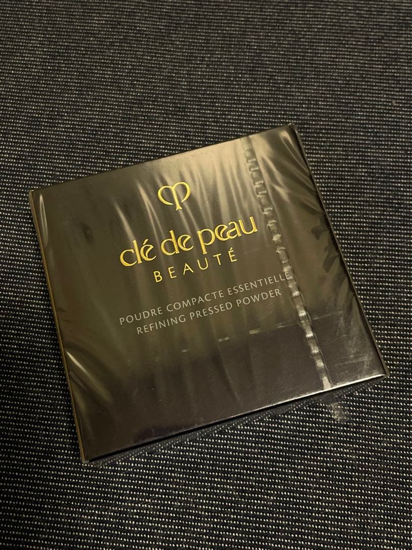 クレドポーボーテ　プードルコンパクトエサンシエル n 本体　箱付き美品