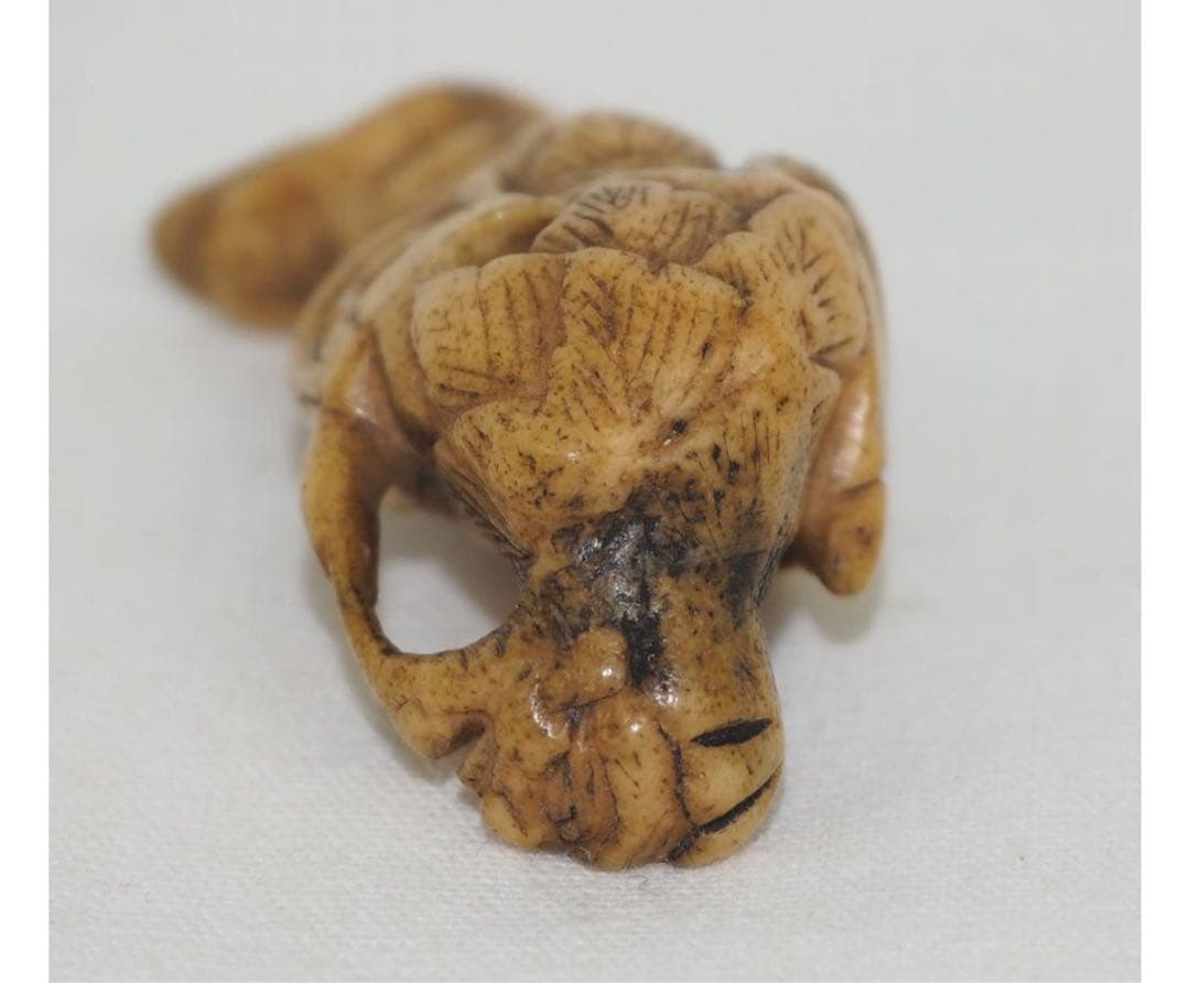 送料無料　江戸～明治　鹿角彫根付　高５ｃｍ　重さ12ｇ