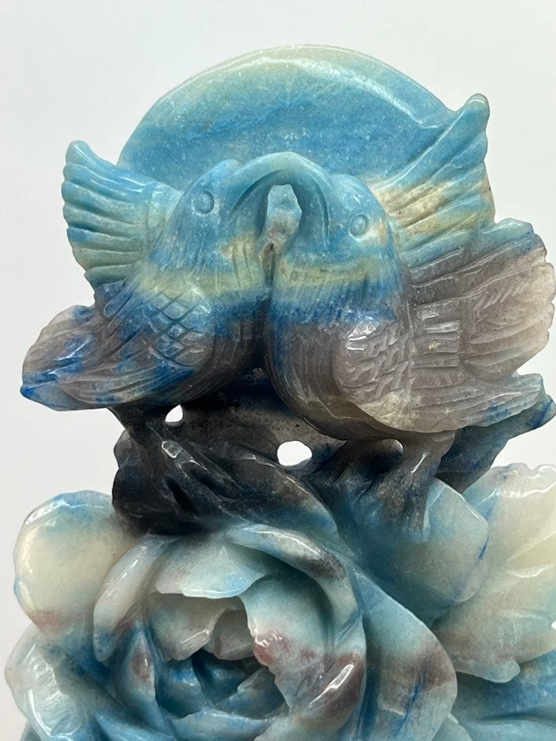 天然石　トロレアイト　カービング　鳥と薔薇　彫刻　台座付きNo.1253