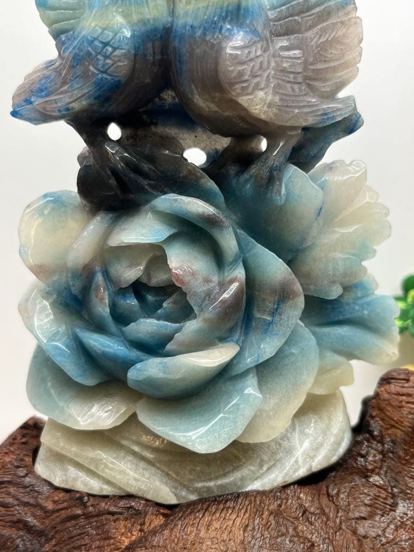 天然石　トロレアイト　カービング　鳥と薔薇　彫刻　台座付きNo.1253