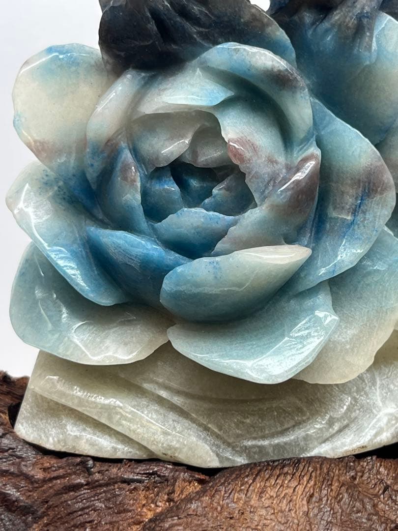 天然石　トロレアイト　カービング　鳥と薔薇　彫刻　台座付きNo.1253