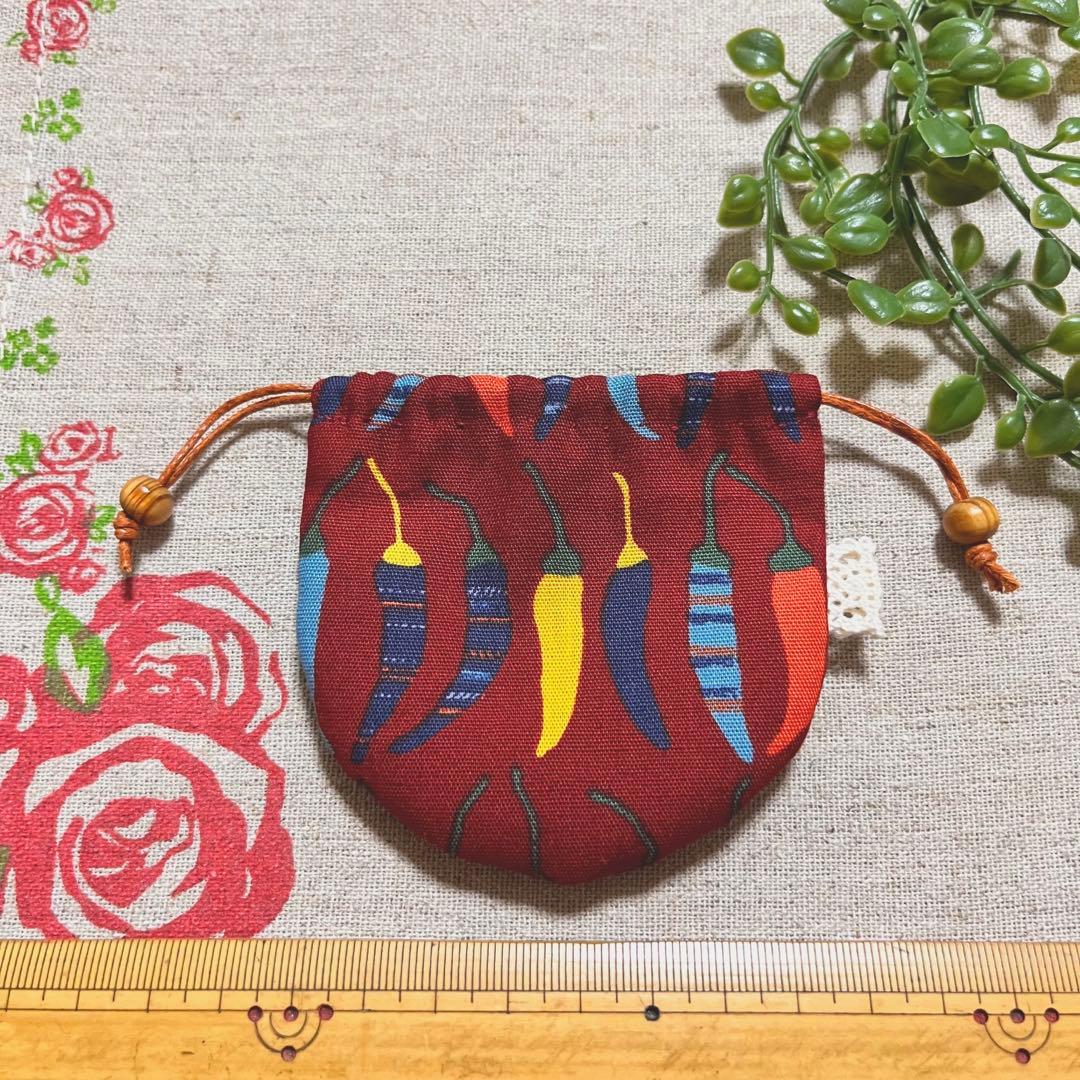 No.2212-28 手のひら巾着サシェ（香り袋）カラフル唐辛子＊えんじ 和柄