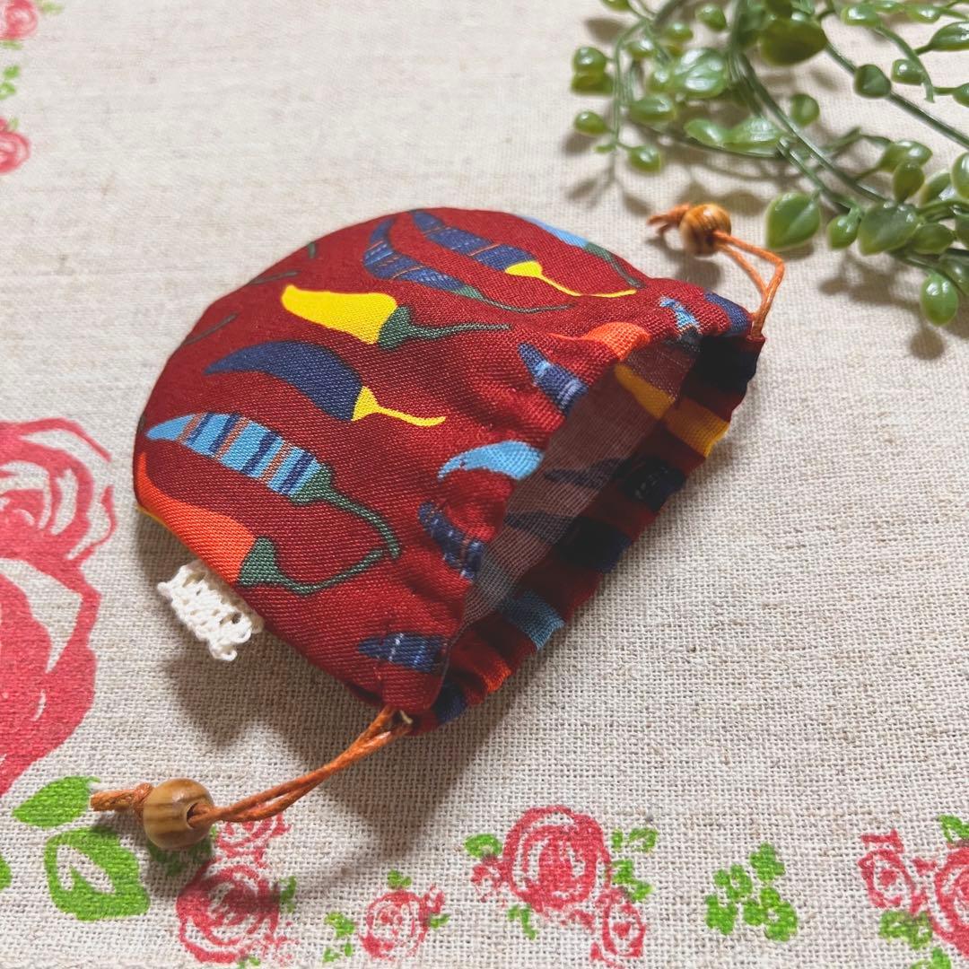 No.2212-28 手のひら巾着サシェ（香り袋）カラフル唐辛子＊えんじ 和柄