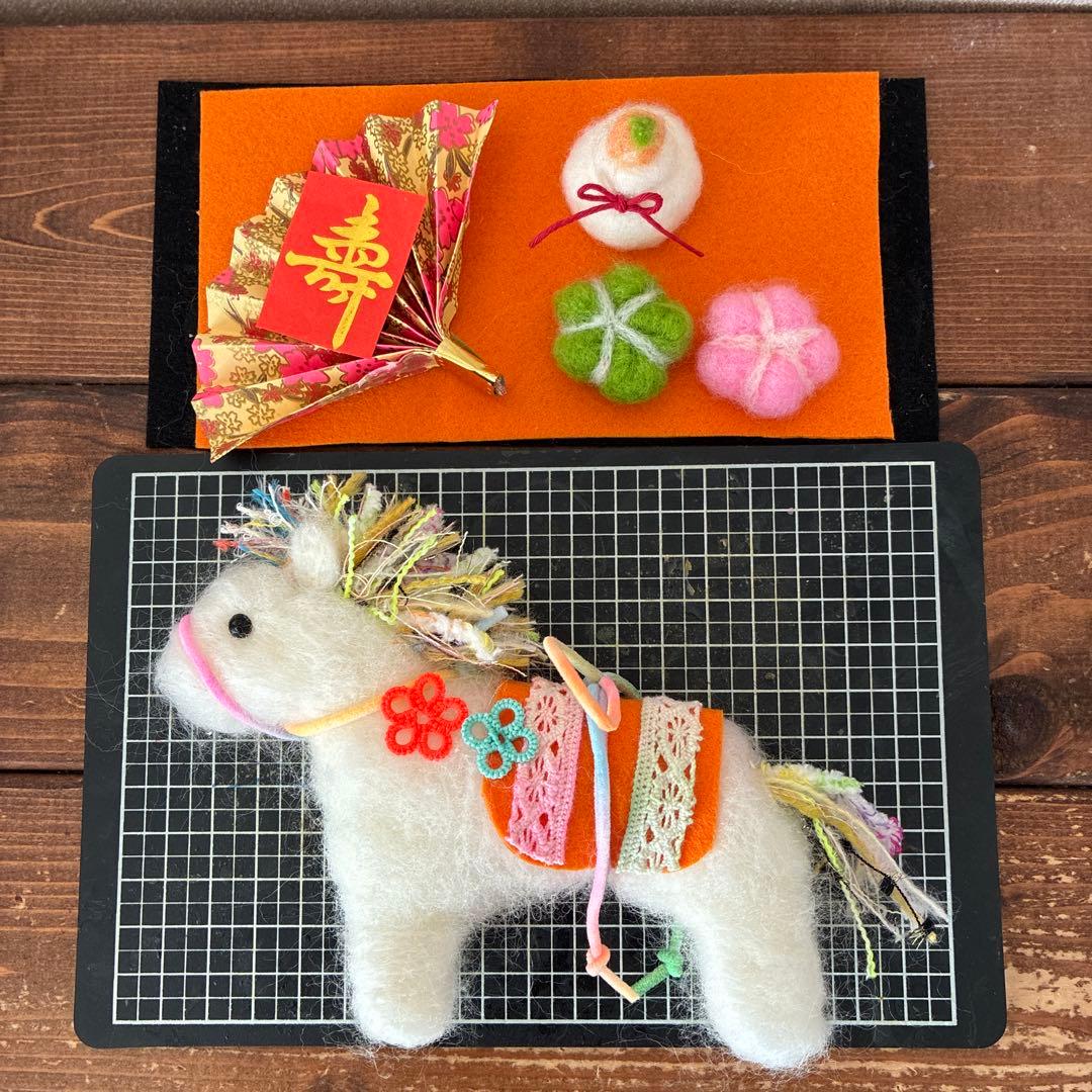 羊毛フェルト カラフル 干支 馬 お正月飾り ハンドメイド - メルカリ