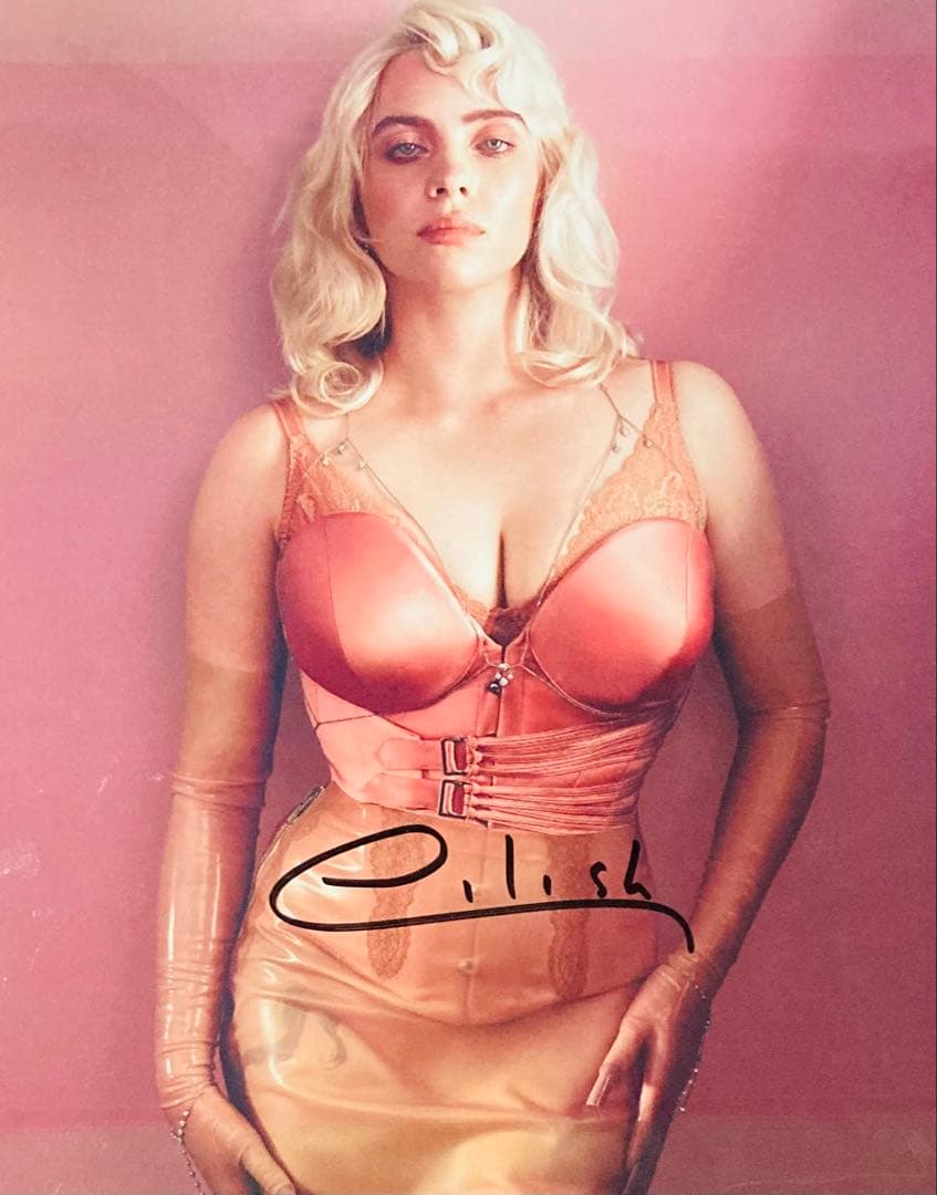 ビリー・アイリッシュ 直筆サイン入り写真【サイズ 20cmX25cm】 s91