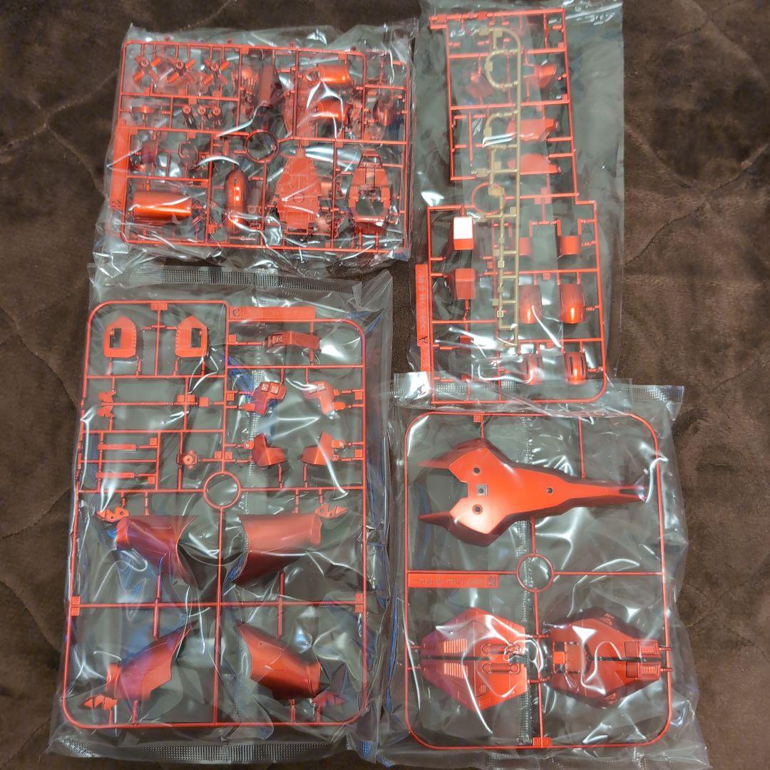 ガンダム サザビーメタリックコーティングVer 1/144 HG Vガンダム