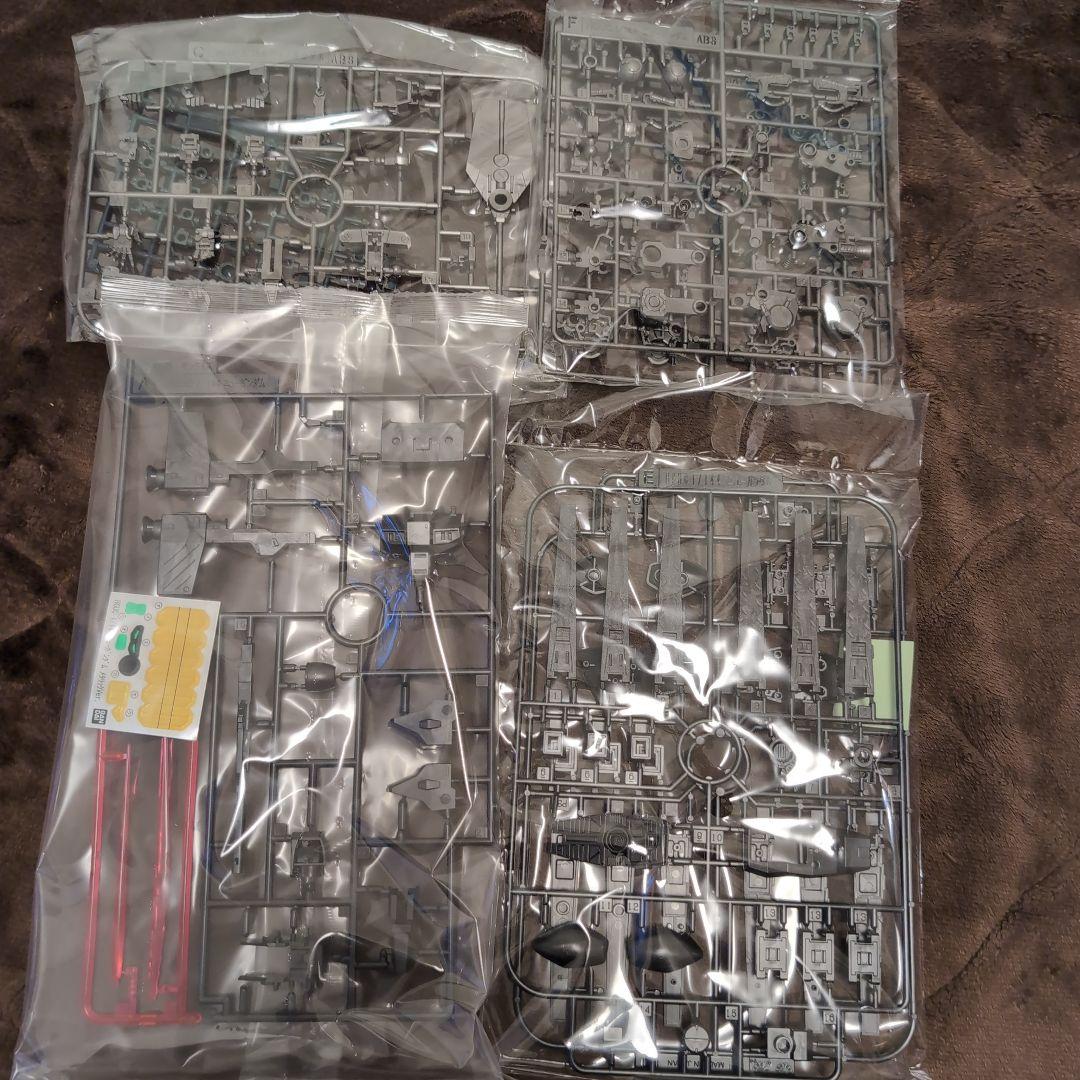 ガンダム サザビーメタリックコーティングVer 1/144 HG Vガンダム