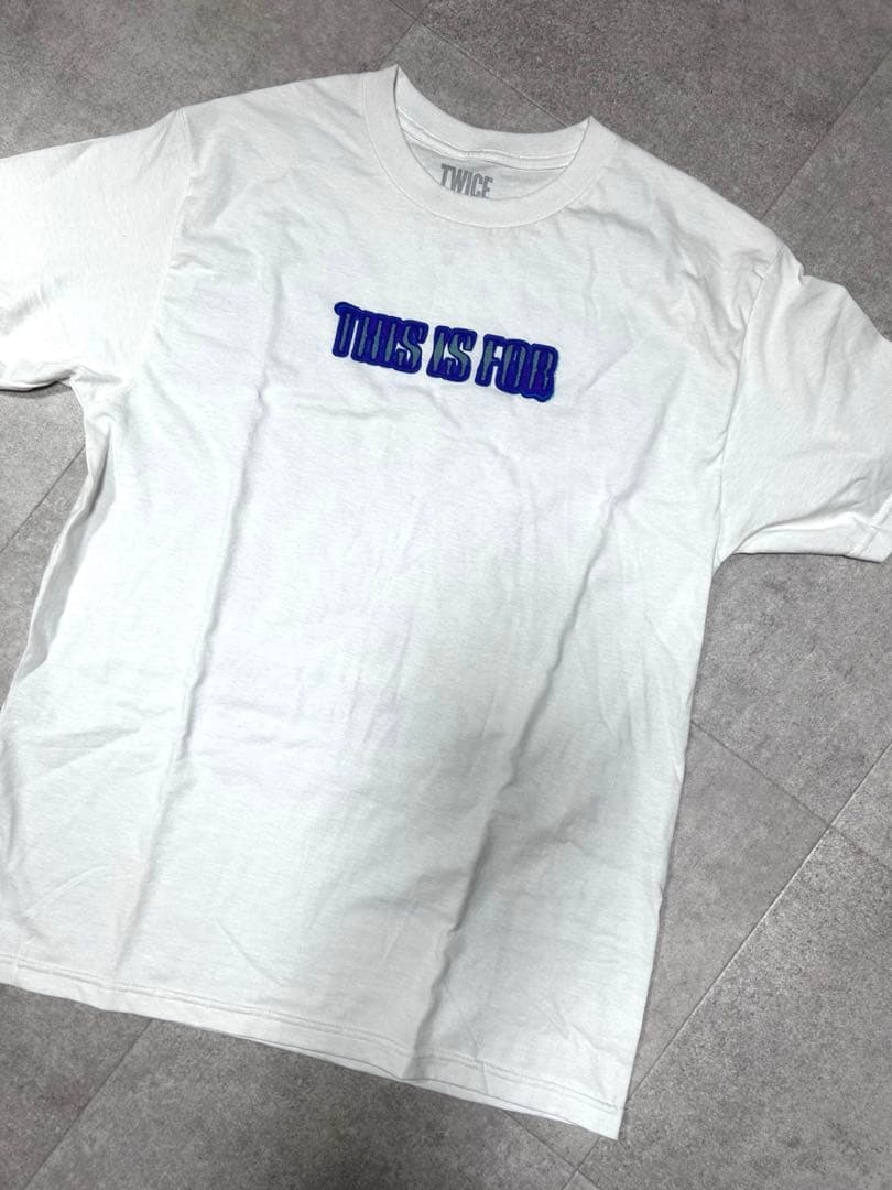 TWICE海外公演 グッズ White T-shirts Mサイズ - メルカリ
