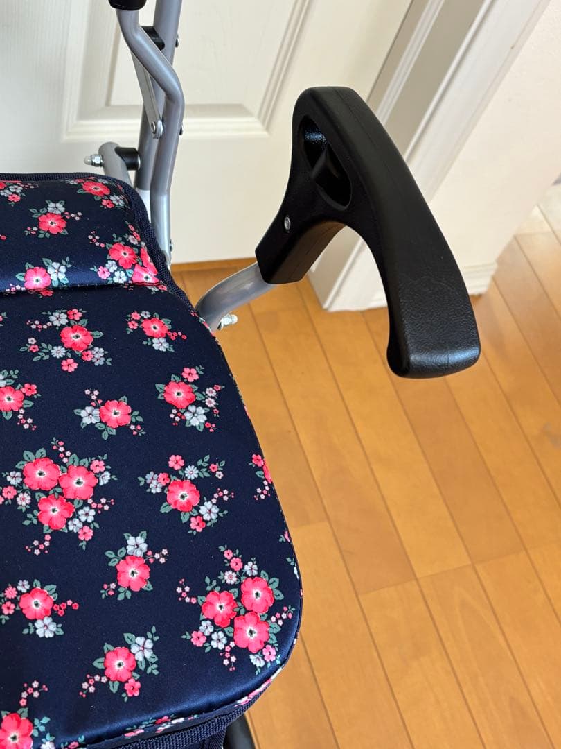 新品同様 シルバーカーデュオST 買い物カート 手押し車 花柄 折り畳み