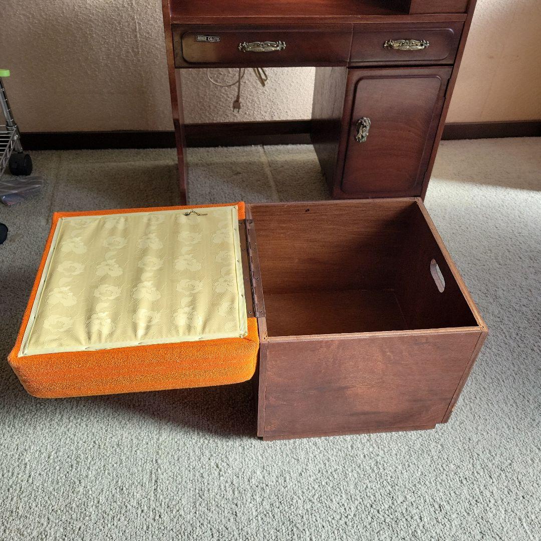 木製ドレッサー アーチ型鏡付き