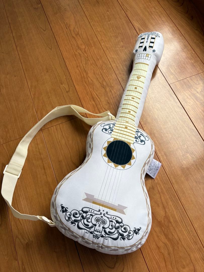 リメンバーミー ミゲル ギター クッション - メルカリ