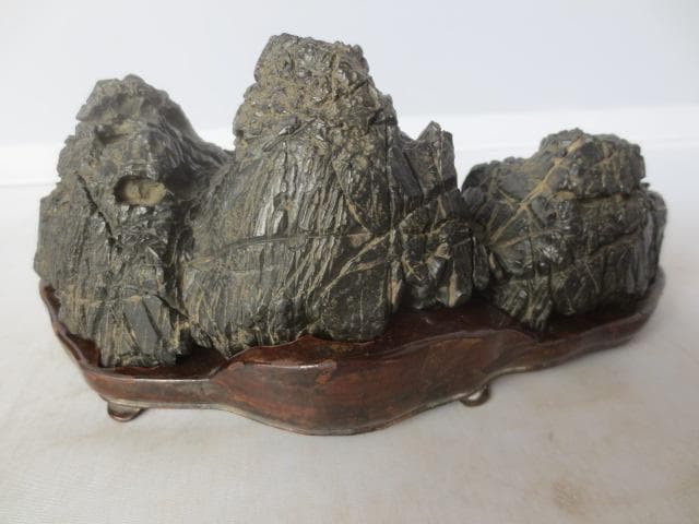 R7/05/29-1　　霊壁石　時代石　水石　盆石　遠山石　幅18センチ