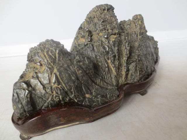 R7/05/29-1　　霊壁石　時代石　水石　盆石　遠山石　幅18センチ