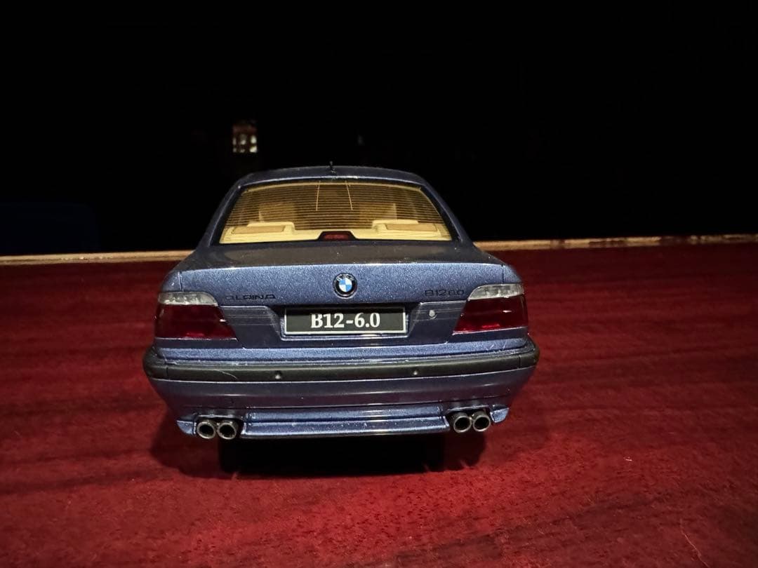 BMW e38 1/18 ミニカー