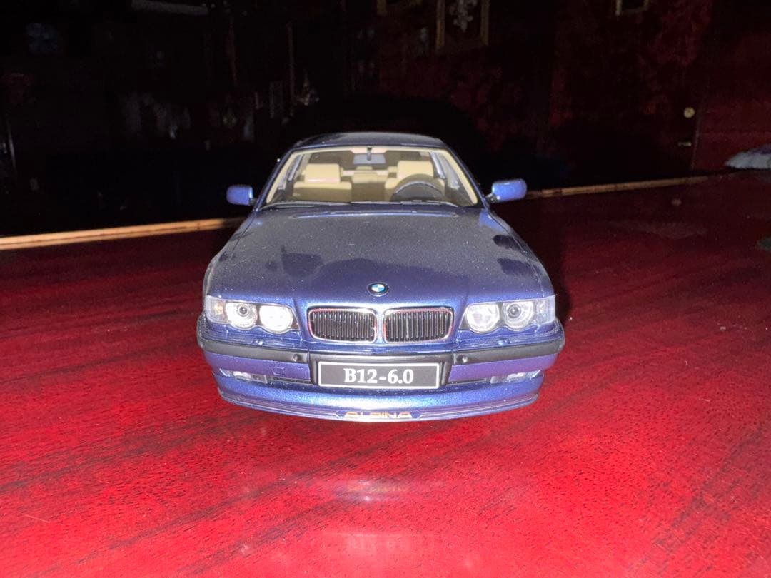 BMW e38 1/18 ミニカー