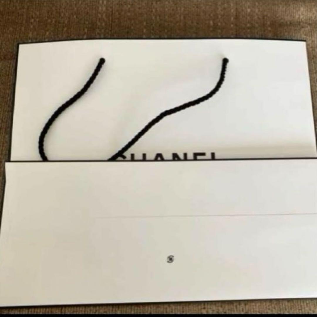 シャネル　ホリデー限定　リップアンドネイルケアセット　ラッピング済み