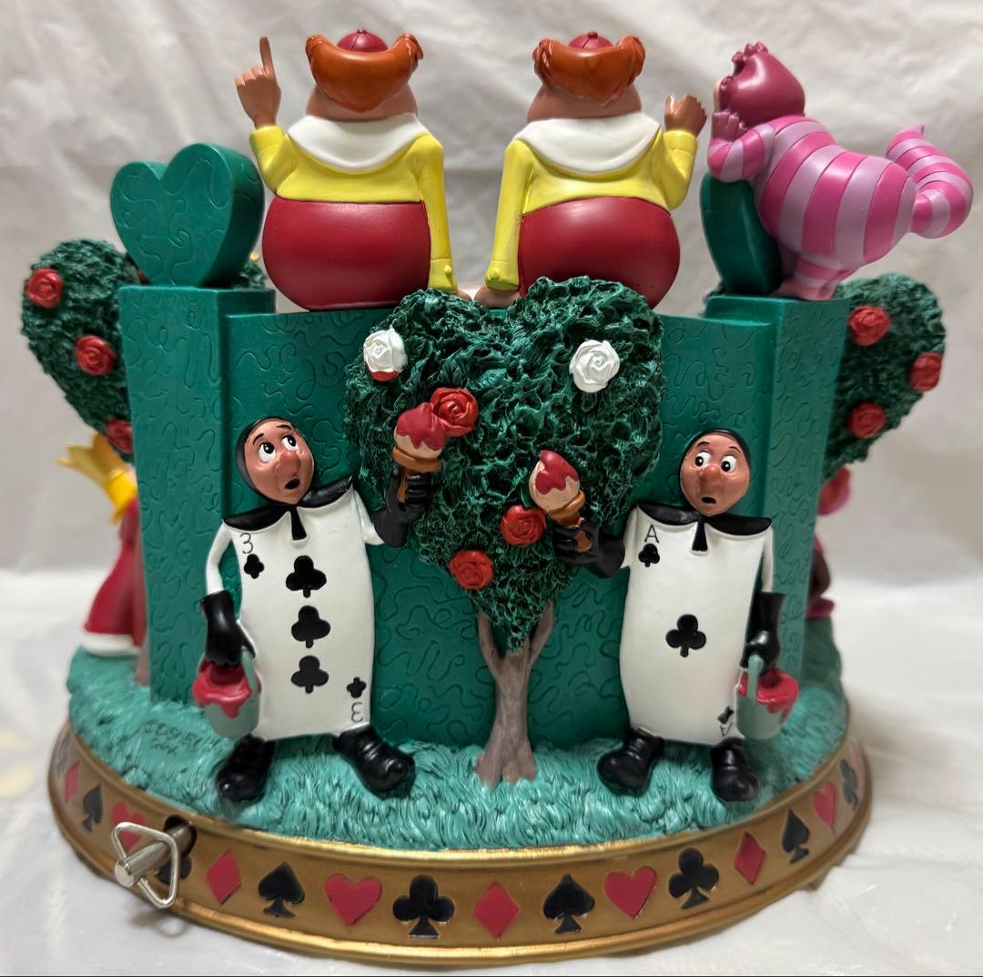 ディズニーストア 不思議の国のアリス オルゴール付きスノーグローブ