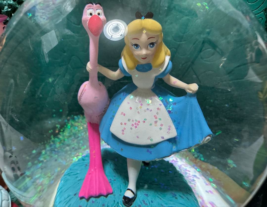 ディズニーストア 不思議の国のアリス オルゴール付きスノーグローブ